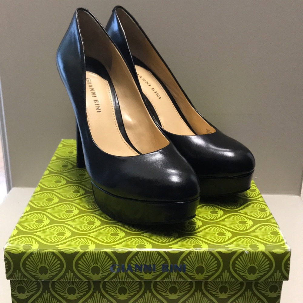 Gianni Bini Platform Shoes